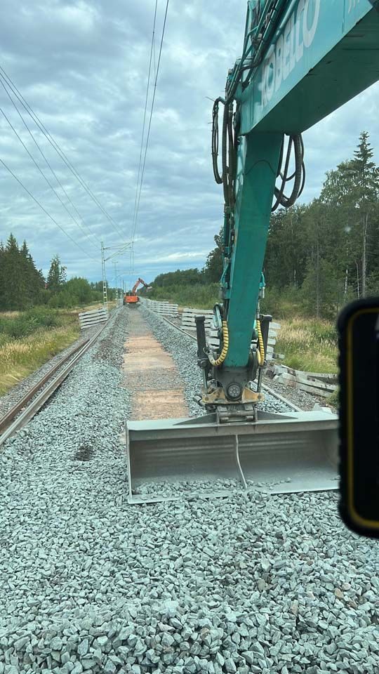 Ratarakentamista — Kobelco rata-alueella